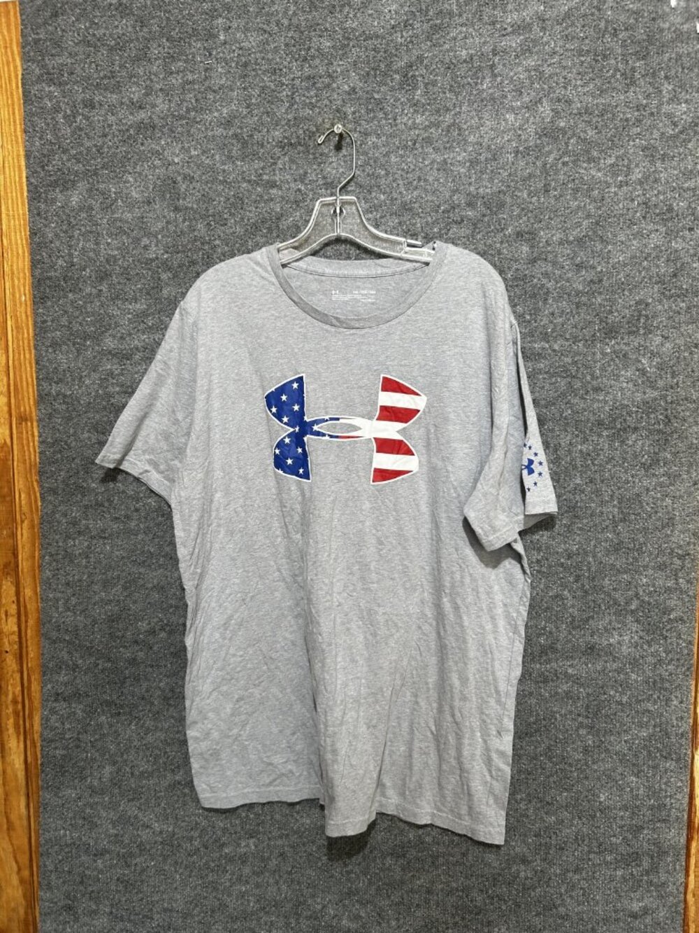Under Armour Shirt Mens 2XL Gray HeatGear American Flag Graphic Tee Loose Fit